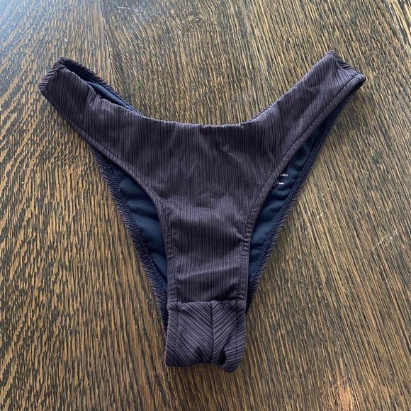 Frankie’s Bikinis Katarina Bottom - Picture 1 of 3